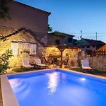 House Near Split With Heated Pool * Srinjine