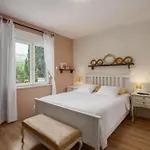 House Near Split With Heated Pool Daire *