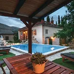 House Near Split With Heated Pool Srinjine