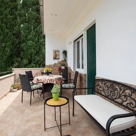 House Near Split With Heated Pool Apartment Srinjine