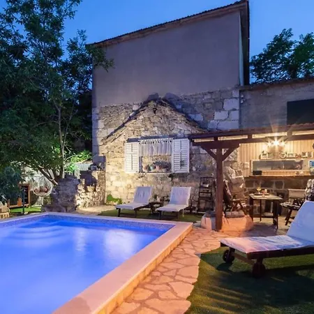 Apartment House Near Split With Heated Pool Srinjine