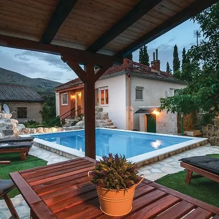 House Near Split With Heated Pool Srinjine